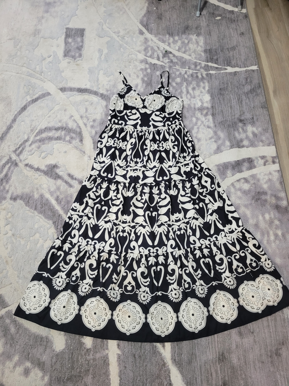 Brand New Women Black and White Patterned Tiered Maxi Sundress Size L